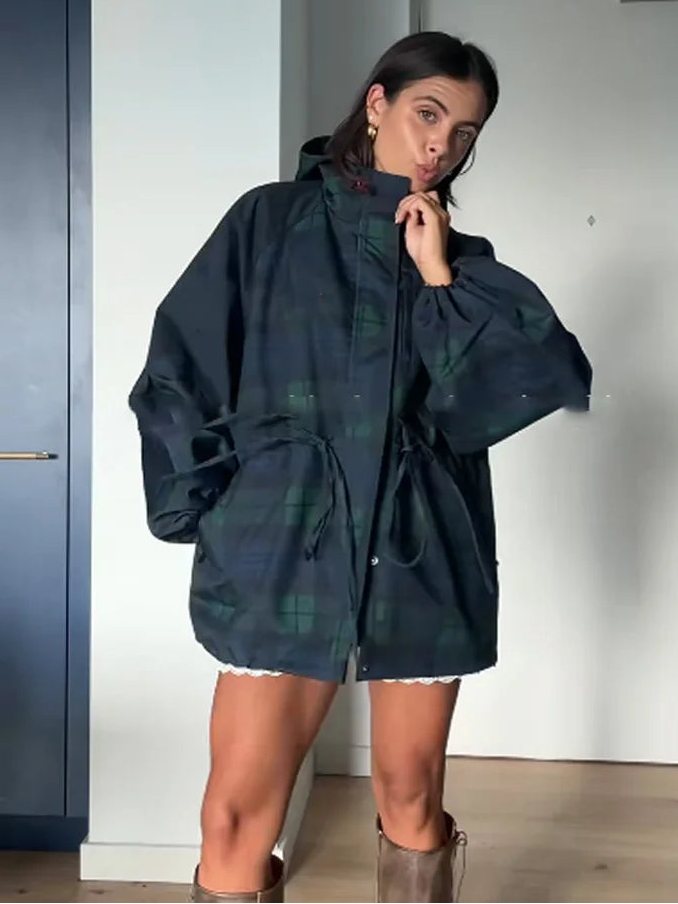 Женско Oversized Яке с Капюшон и Регулируема Талия, Вдъхновено от Утилитарния Дизайн