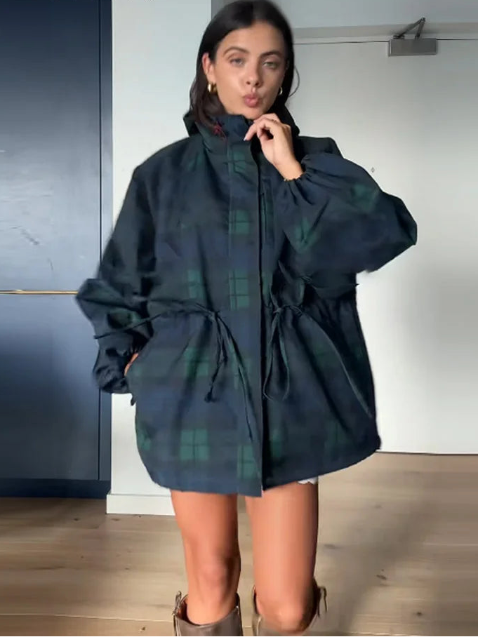 Женско Oversized Яке с Капюшон и Регулируема Талия, Вдъхновено от Утилитарния Дизайн