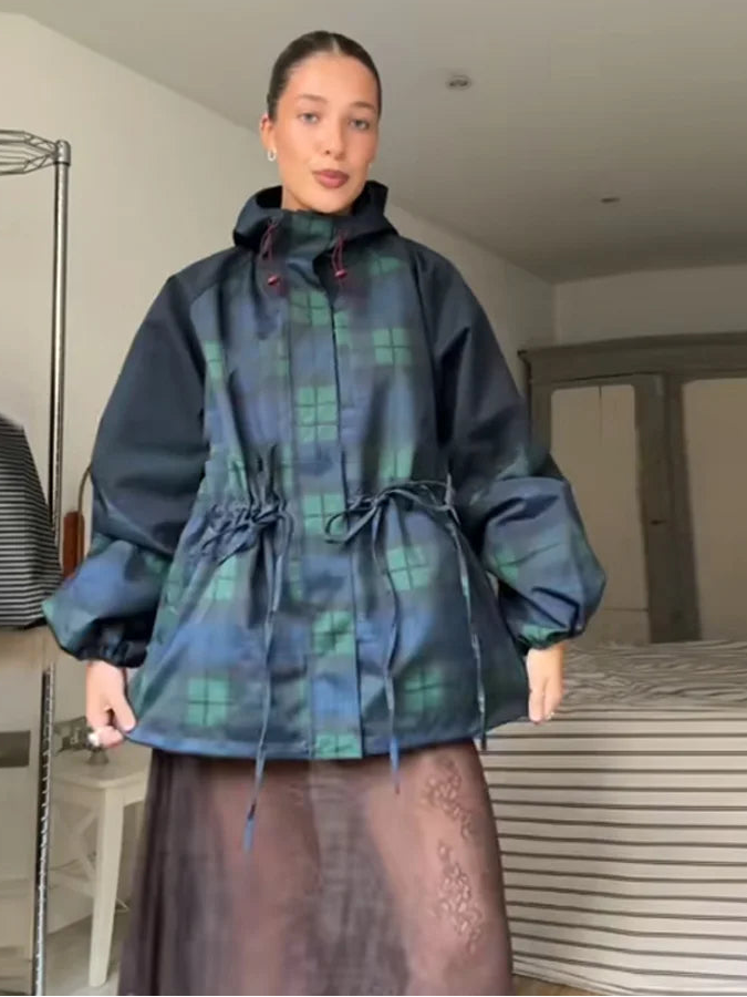 Женско Oversized Яке с Капюшон и Регулируема Талия, Вдъхновено от Утилитарния Дизайн