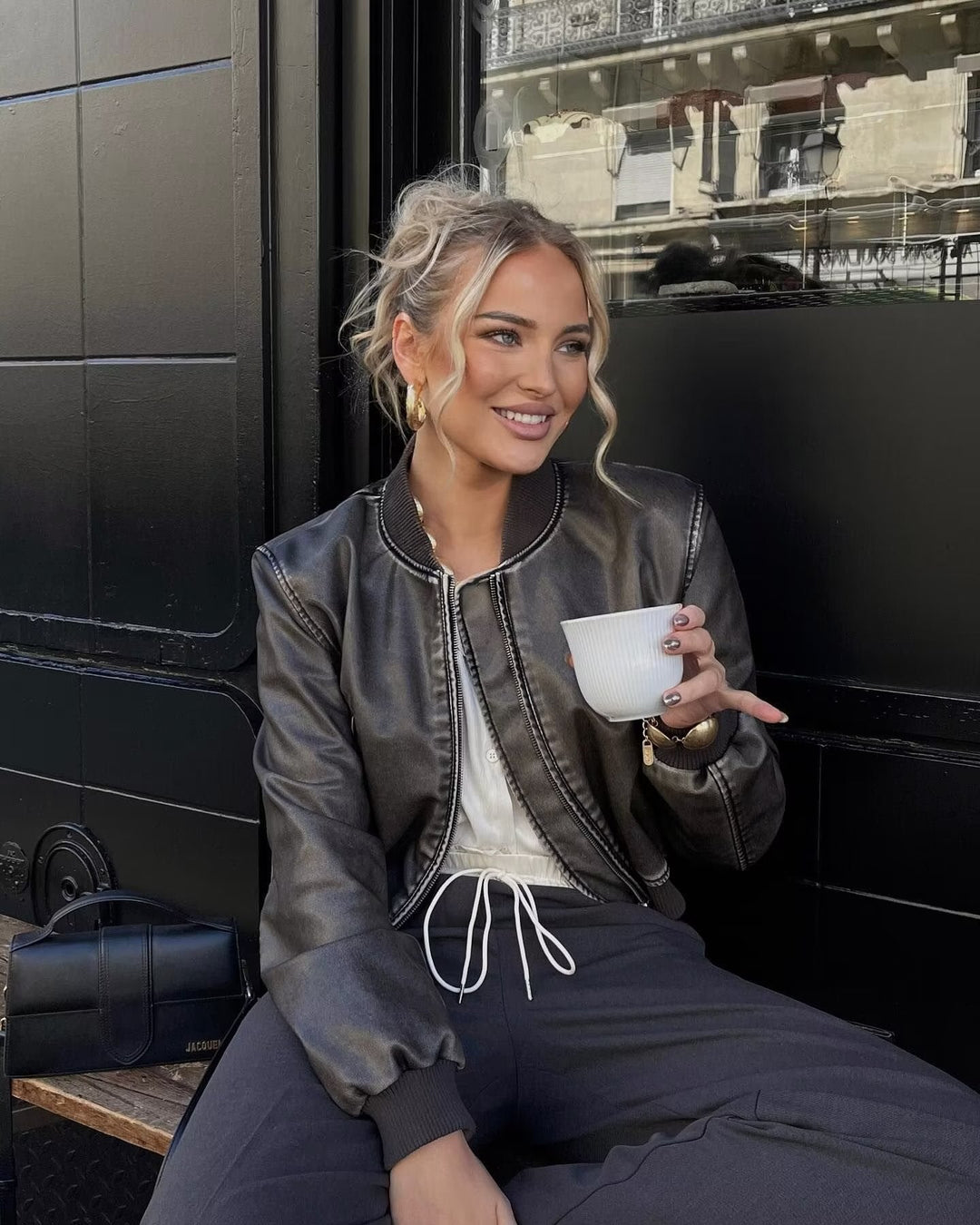 "Женско бомбер яке Willow" може да бъде преработено като "Бомбер яке за жени Willow".